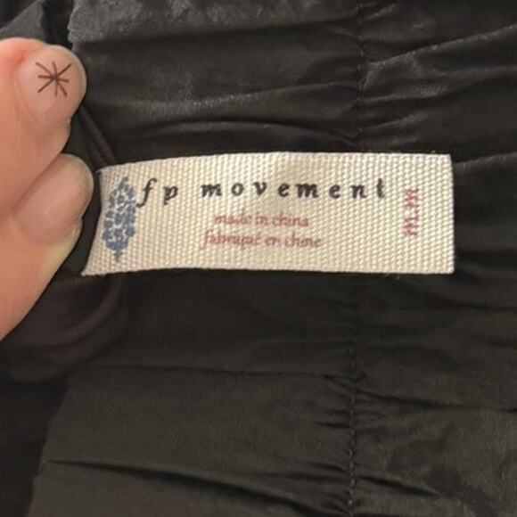 FP MOVEMENT The Way Home High Rise Lightweight Running Shorts M Black Active - Picture 3 of 4